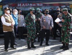 Panglima TNI Tinjau Vaksinasi dan PPKM Darurat di Bandung