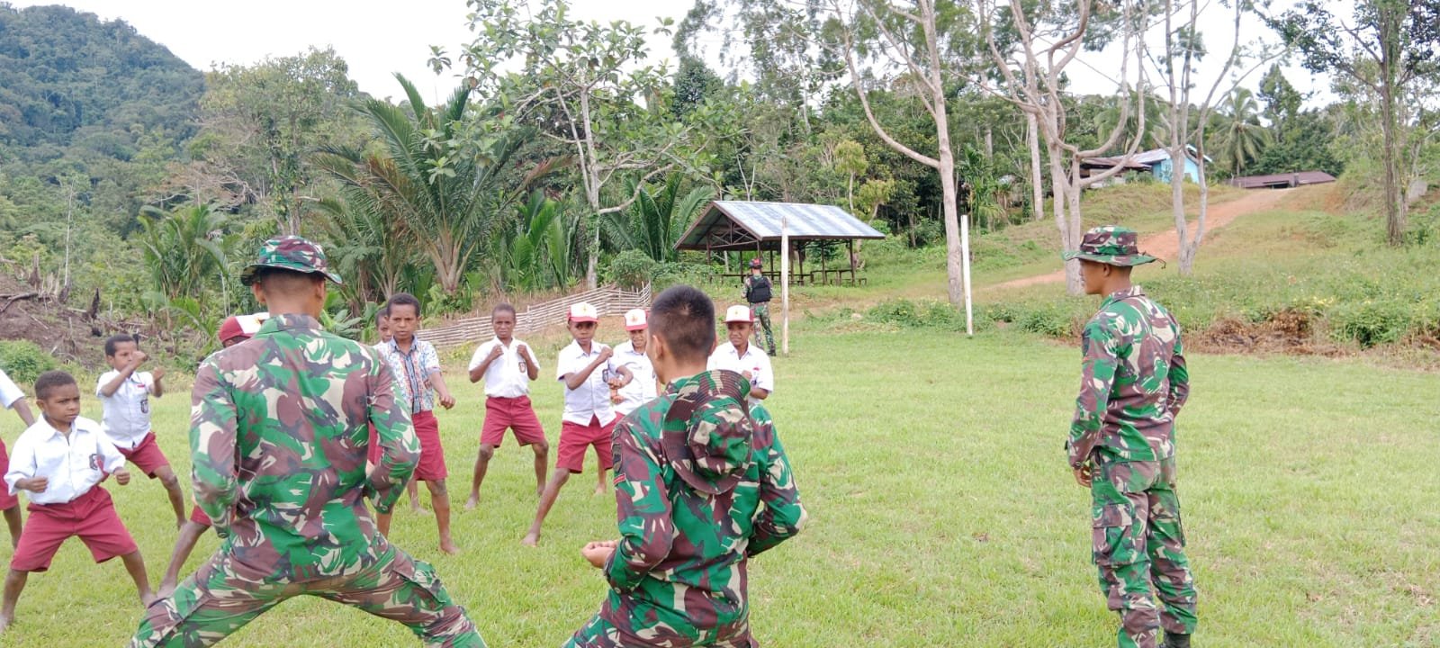 Satgas Yonif 126/KC Ajarkan Karate kepada Siswa SD di Perbatasan Papua