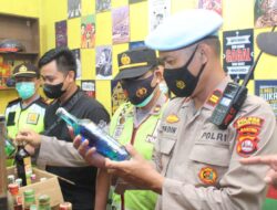 Hari Kedua Ops Bina Kusuma, Polres Serang Kota Situng Puluhan Botol Miras