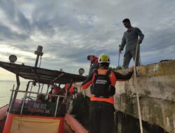 PKKL Sambas dan Bakamla RI Selamatkan Korban Kapal Tenggelam