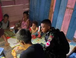 Personel Satgas Yonif 126/KC Sigap Selamatkan Ibu Hamil dan Bayinya di Perbatasan