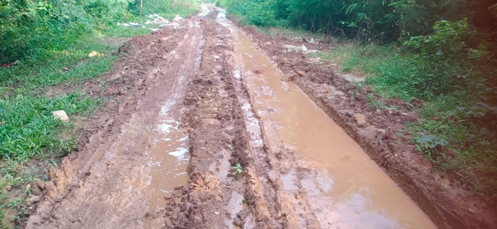 Jalan Poros Gunung Kaler Rusak Parah, Warga Minta Perbaikan Cepat