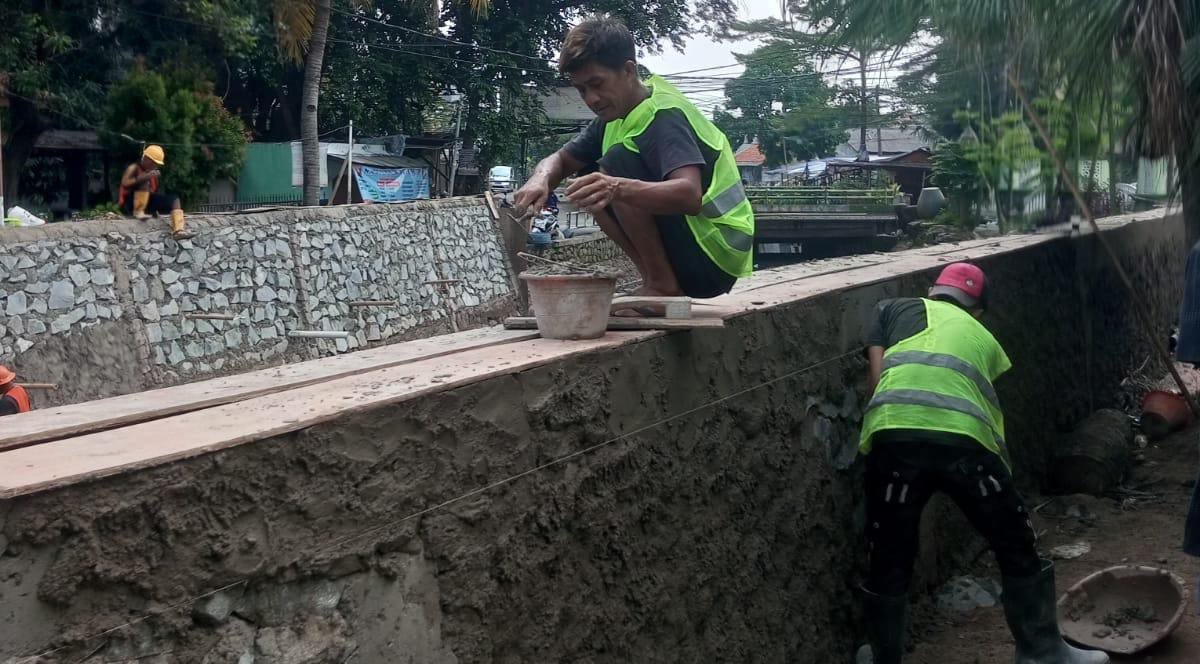 Turap Kali Ciputat Diduga Dikerjakan Asal Jadi, Ketum GMAKS Minta Penyelidikan
