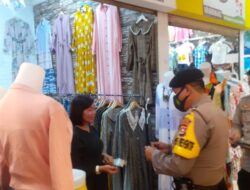 Sat Sabhara Polres Serang Kota Bagikan Ratusan Masker Gratis