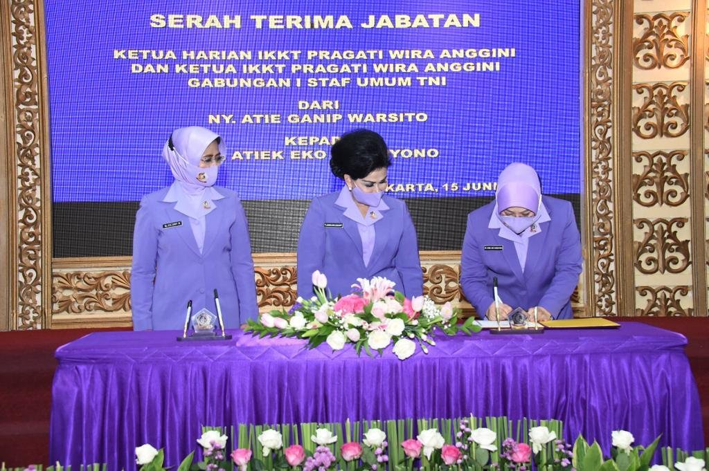 Ketum IKKT PWA Pimpin Sertijab Ketua Harian IKKT