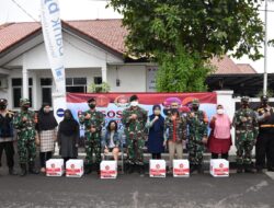 TNI Gelar Bakti Sosial HUT ke-76 di Gartap II Bandung
