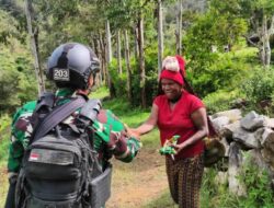 Yonif Mekanis 203/AK Terus Jalin Silaturahmi dengan Warga Kampung Ambrigime