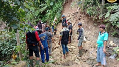 LSM GMBI Bantu Desa Cikatomas Perbaiki Jalan Wisata Curug Kanteh