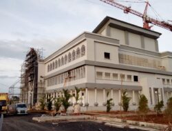 Buruh Banten Islamic Center Menangis, Upah Rp100 Juta Lebih Belum Dibayar