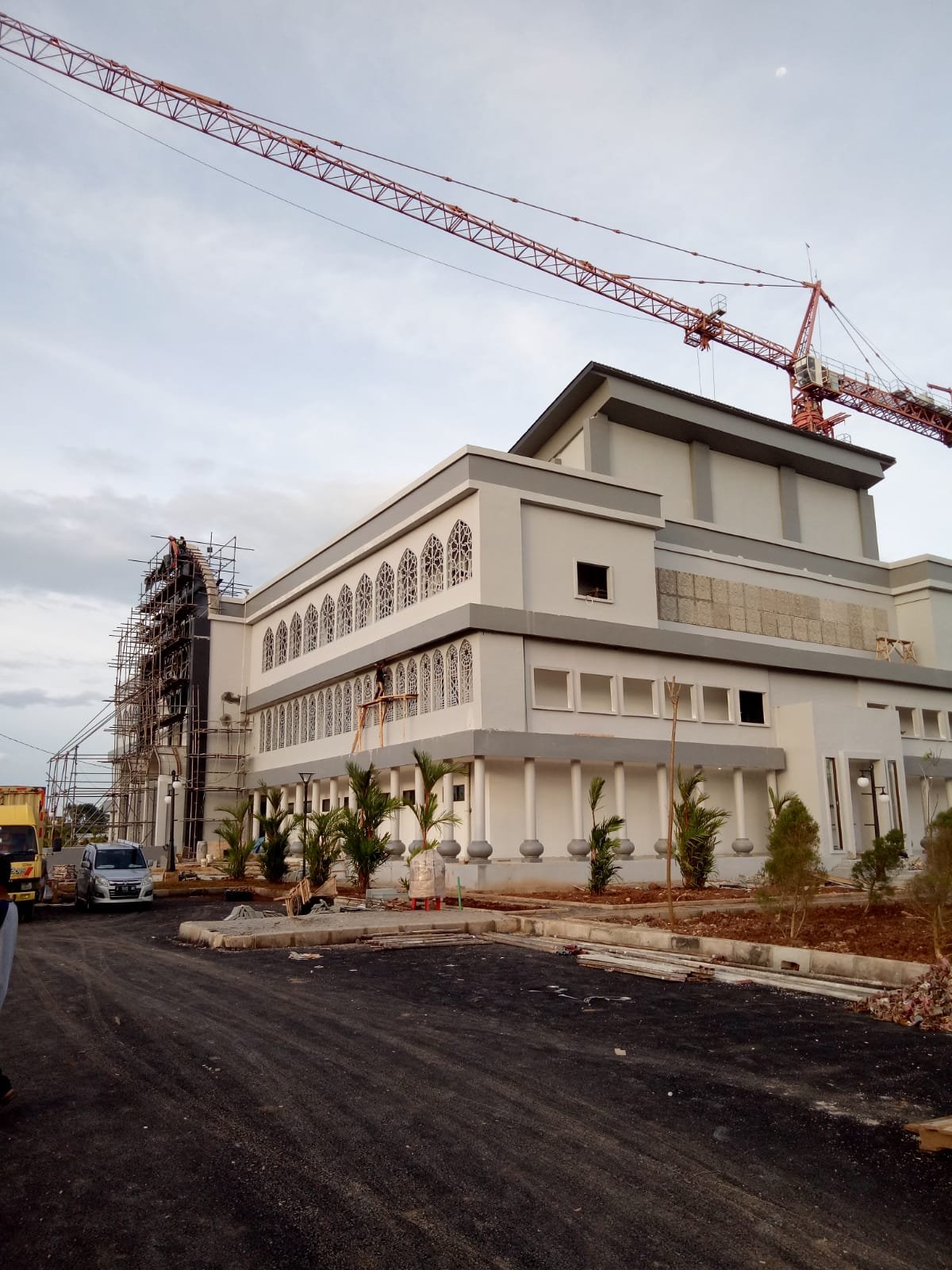 Buruh Banten Islamic Center Menangis, Upah Rp100 Juta Lebih Belum Dibayar