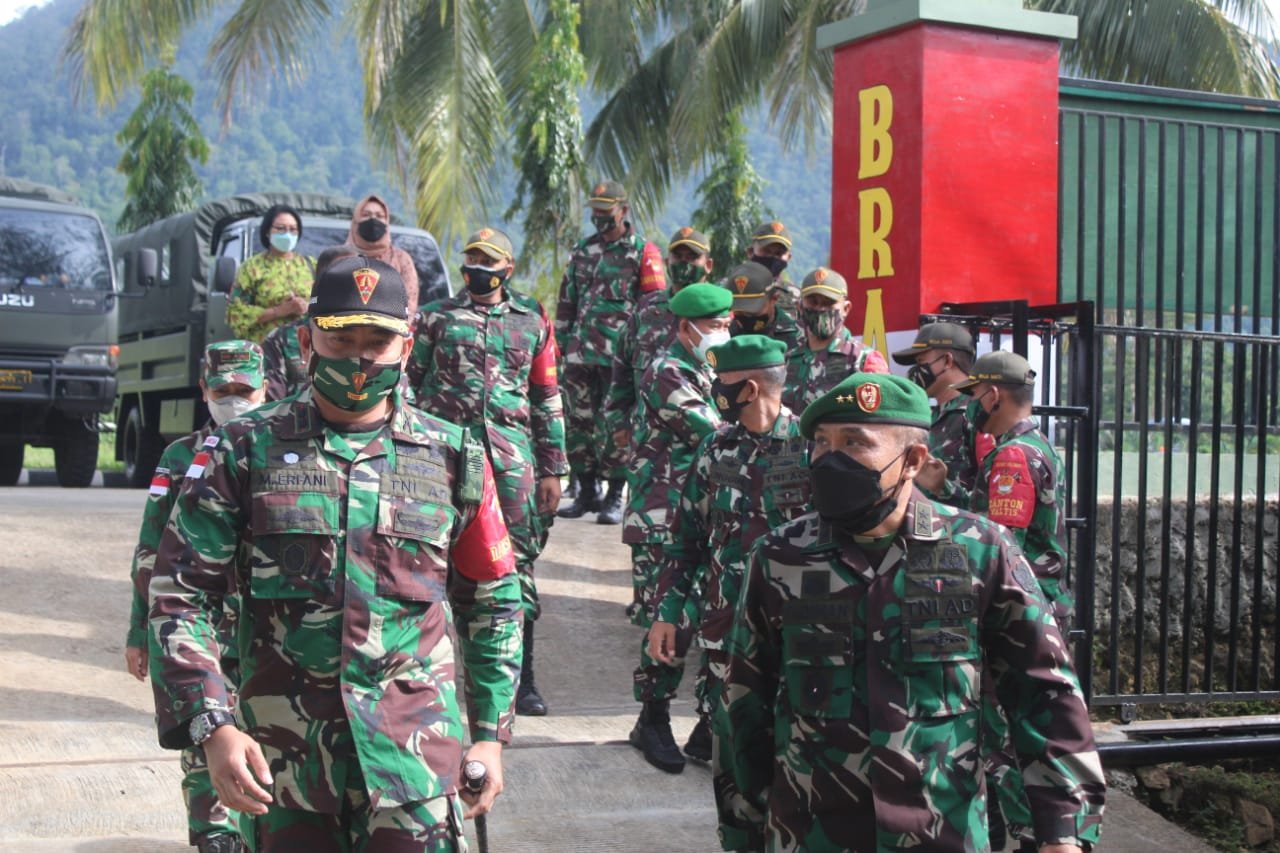 Yonif 131/Braja Sakti Terima Kunjungan Kapuskesad di Perbatasan RI-PNG