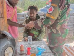 Satgas Kodim Yalimo Yonif RK 751/VJS Jadi Sentral Layani Warga Berobat