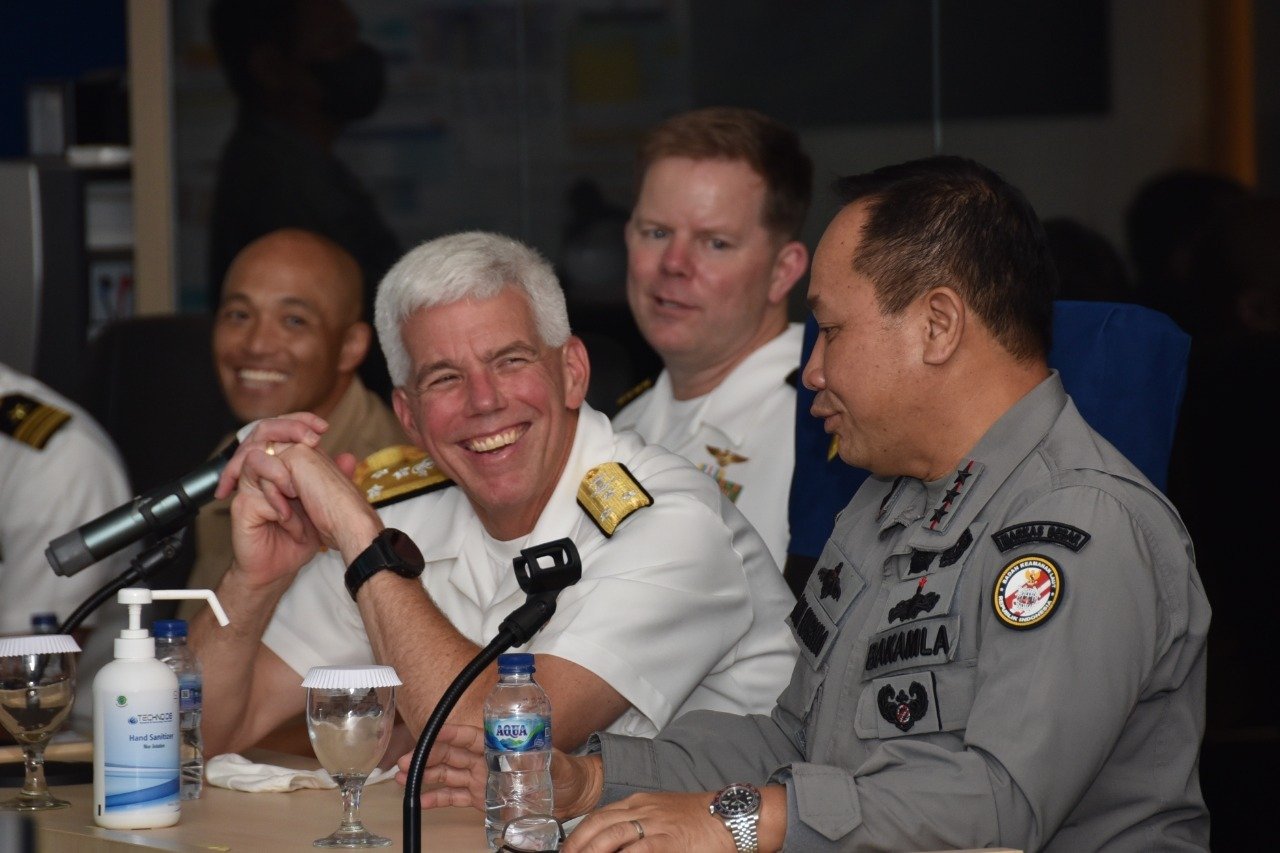 Komandan Armada 7 AS Kunjungi Markas Bakamla RI