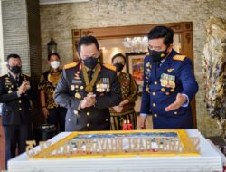 Panglima TNI Beri Kejutan ke Kapolri di Hari Bhayangkara ke-75