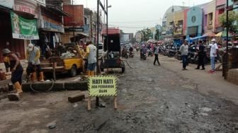 DPUPR Lebak Perbaiki Jalan Tirtayasa, Kabid Disperindagpas: Kami Apresiasi, Kabid Bina Marga: Semua Pihak Diminta Jaga