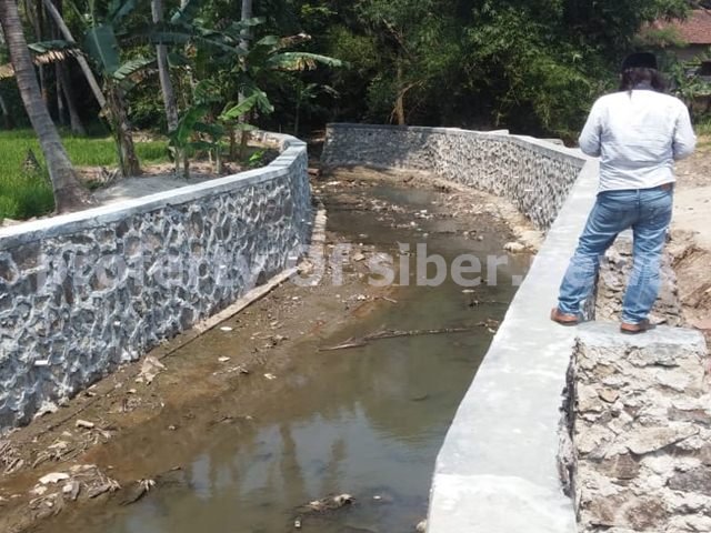 Peningkatan Sungai Ciluit Semangraya Diduga Langgar Perpres 16/2018