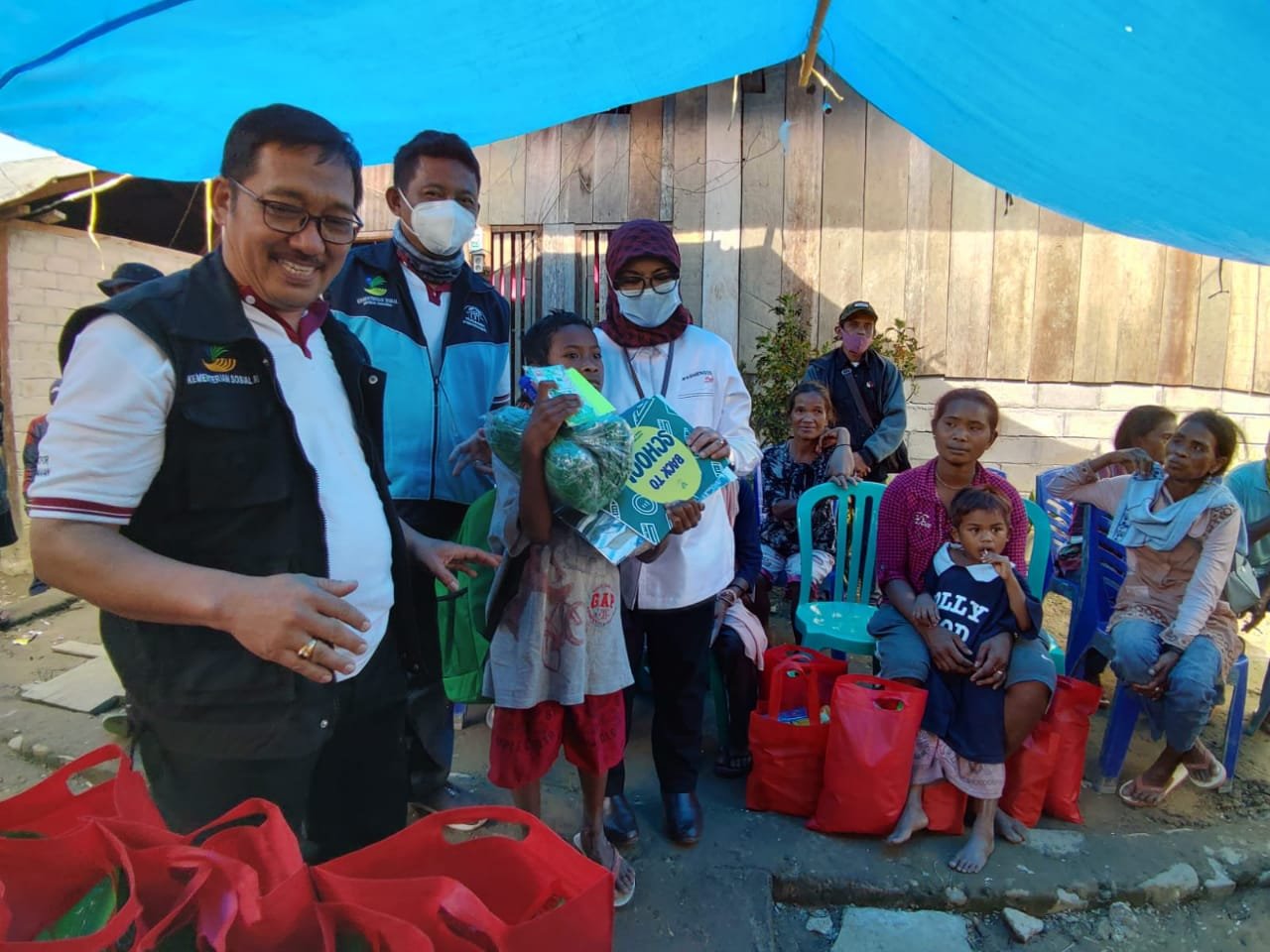Mensos Juliari P Batubara Salurkan Santunan Korban Tragedi Kemanusiaan Lembantongoa