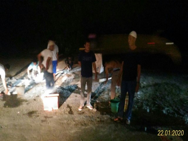 Perbaikan Jalan Berlubang di Terminal Kadu Banen dari Iuran Warga