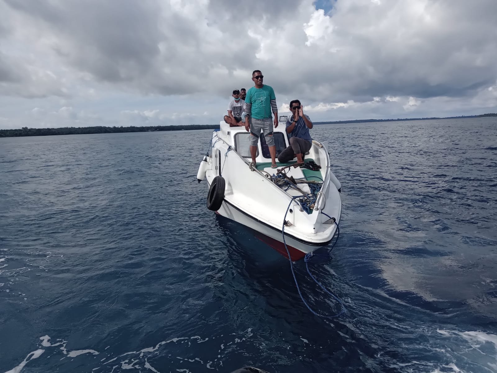 SPKKL Tual Bakamla RI Evakuasi Wakil Wali Kota Tual Usai Speedboat Mati Mesin