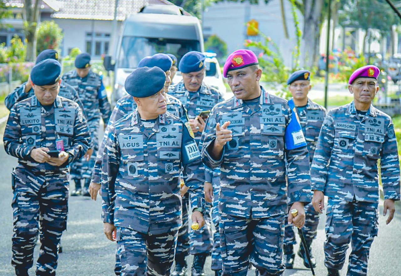 Pangkoarmada III dan Danlantamal IX Tinjau Simulasi Latgulben di Mako Lantamal IX