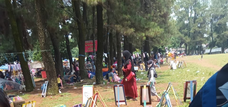 Pengunjung Padati Pasar Kaget Taman Pinus Billabong Banyak Tanpa Masker