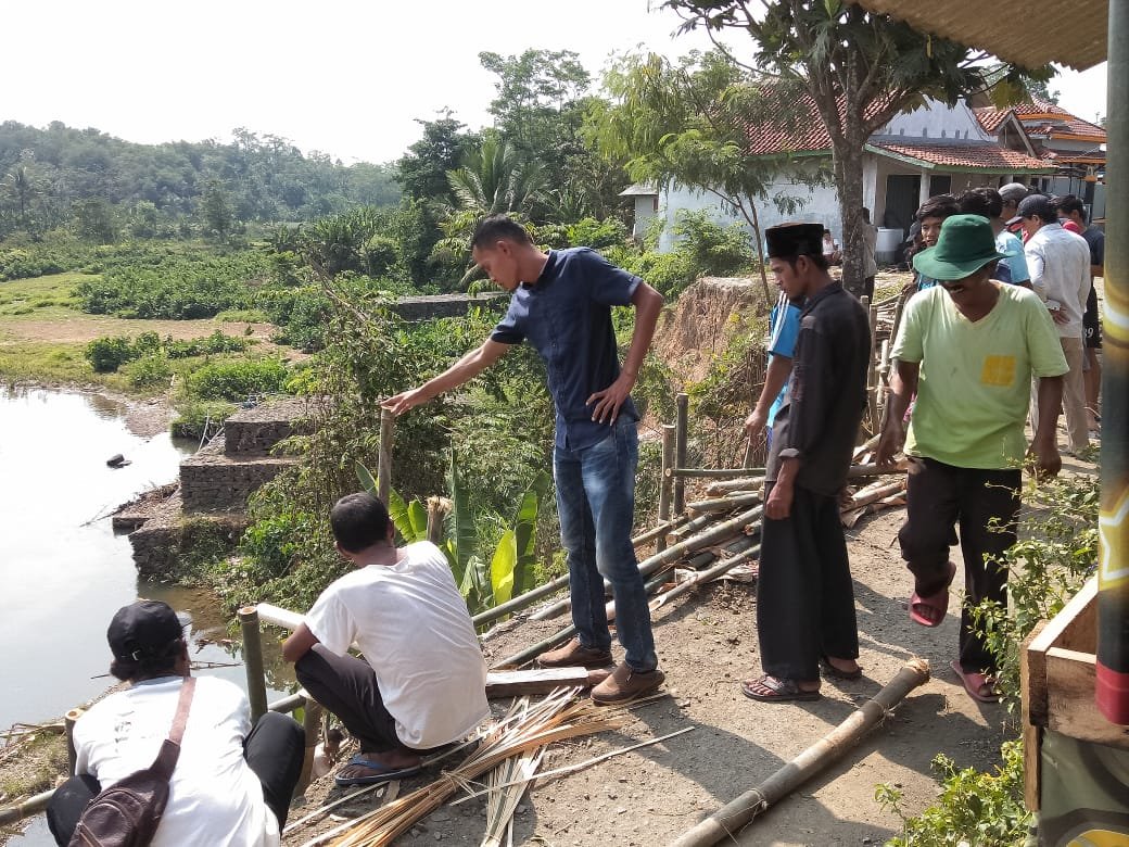 Warga Parungpung Kerja Bakti Antisipasi Longsor Susulan