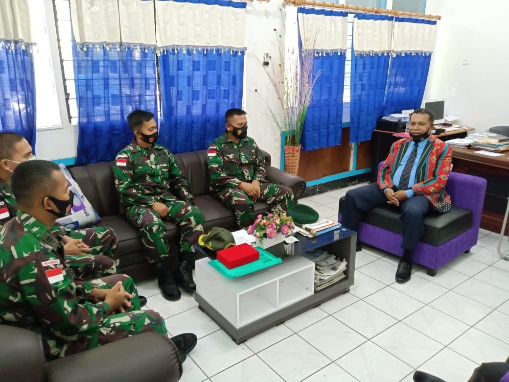 Perkuat Persaudaraan, Satgas Yonif MR 413 Kunjungi Sinode GKI Papua