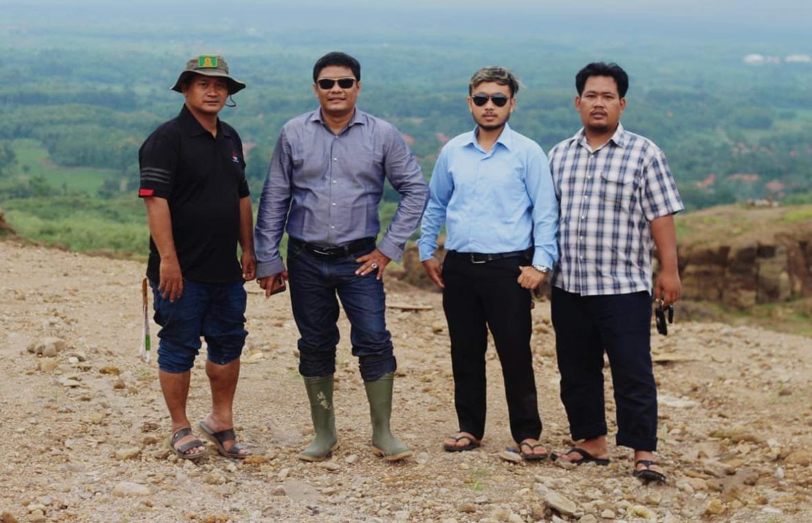 Tabir Gelap Dana Lingkungan Desa Cikawung Jadi Sorotan Warga