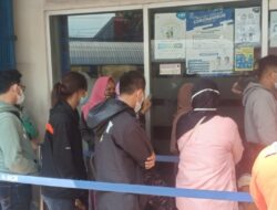 Nasabah Membludak, Prokes Terabaikan