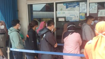 Nasabah Membludak, Prokes Terabaikan