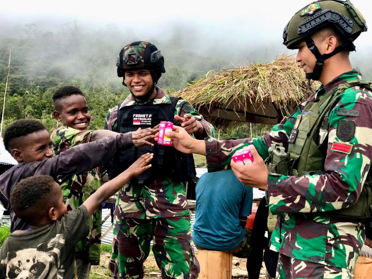 Prajurit Kostrad Ajarkan Cara Sikat Gigi Bersih dan Benar dengan Senyum