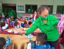 Ketua Persit KCK Daerah Cenderawasih Beri Arahan dan Kunjungi Pos TNI di Puncak Jaya