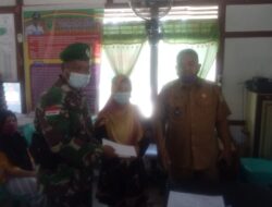 Babinsa Koramil Jawai dan Perangkat Desa Kawal Penyaluran BLT-DD Tahap IV
