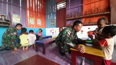 Prajurit Pamtas Yonif 411 Kostrad Ubah Rumah Pintar Jadi PAUD di Perbatasan RI-PNG