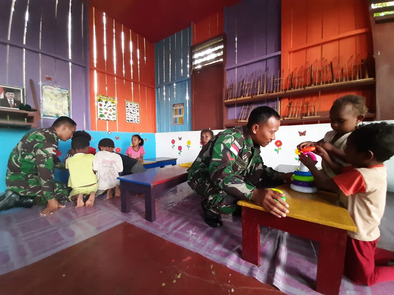 Prajurit Pamtas Yonif 411 Kostrad Ubah Rumah Pintar Jadi PAUD di Perbatasan RI-PNG