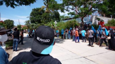 Warga Darmasari Gelar Aksi Damai terkait Putusan Sela PTUN Serang