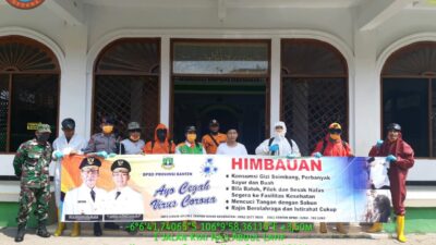 Sat Brimob Bantu Gugus Tugas Covid-19 Semprot Disinfektan di Tempat Ibadah