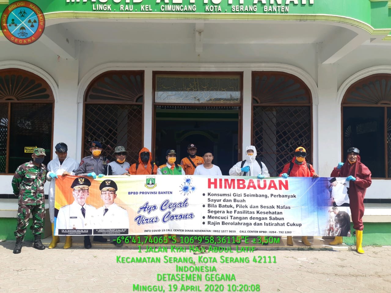 Sat Brimob Bantu Gugus Tugas Covid-19 Semprot Disinfektan di Tempat Ibadah