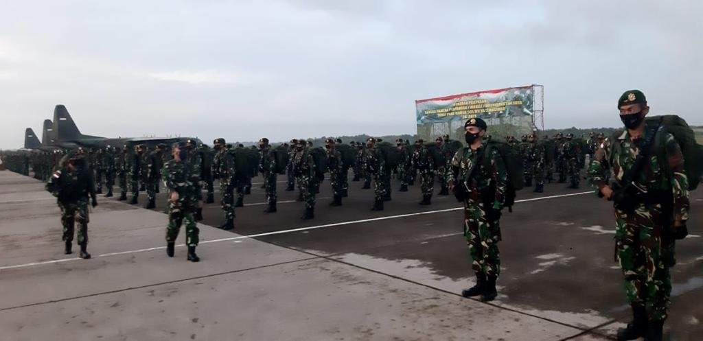 Asops Panglima TNI Antar Yonif Para Raider 501/BY Tugas di Papua