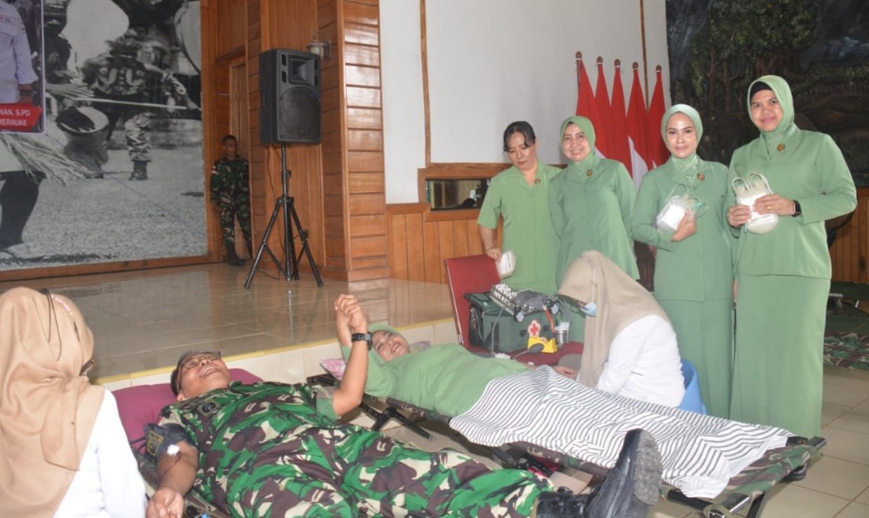 Danrem 174/ATW Merauke dan Jajaran Donorkan Darah untuk Warga yang Kesulitan