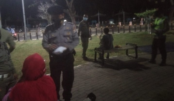 Patroli Gabungan PPKM Level 3 di Serang, Polres Bagikan Masker Gratis