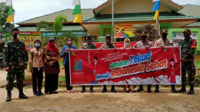 Perayaan HKN ke-56, Satgas Yonif 642 Bagi Masker dan Sosialisasi Protokol Kesehatan Bersama Stakeholder