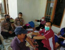 Polsek dan Puskesmas Cilograng Gelar Vaksinasi Massal di Desa Cibareno