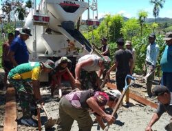 Kemanunggalan TNI-Rakyat: Satgas Yonif MR 413 Kostrad Bangun Jalan di Kampung Koya Koso