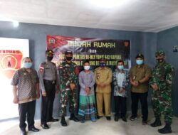Dansatgas Yonif 642/Kapuas Resmikan Bedah Rumah Tidak Layak Huni