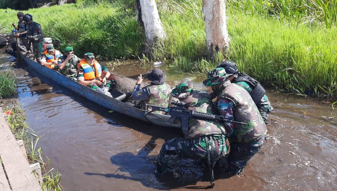 Brigjen TNI Reza Pahlevi Resmikan Pos Satgas Pamtas RI-PNG dengan Perahu Ketinting