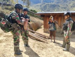 Satgas Yonif Mekanis 203/AK Anjangsana di Desa Jumaneri untuk Mempererat Silaturahmi