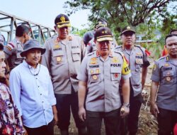 Kapolda Banten Kunjungi Lokasi Banjir Bandang dan Salurkan Bantuan ke Warga