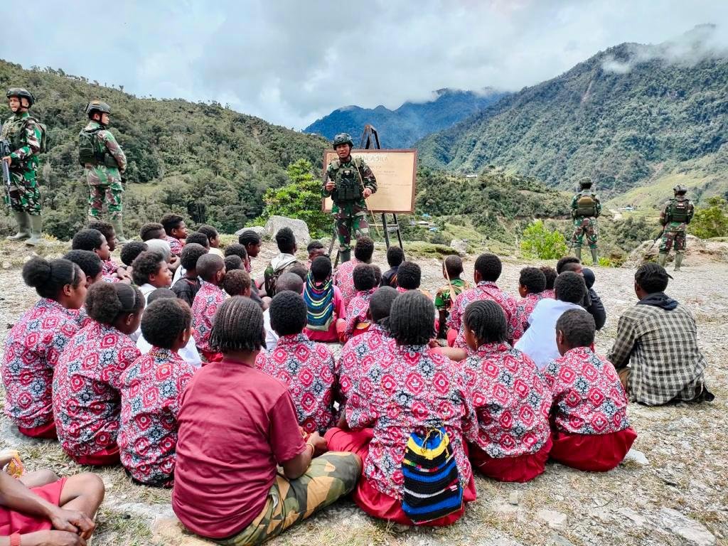 Yonif Raider 321 Cerdaskan Anak Bangsa Lewat Kegiatan Outdoor Study