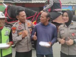 Jumat Berkah Den Turangga: Nasi Kotak dan Rasa Aman untuk Warga